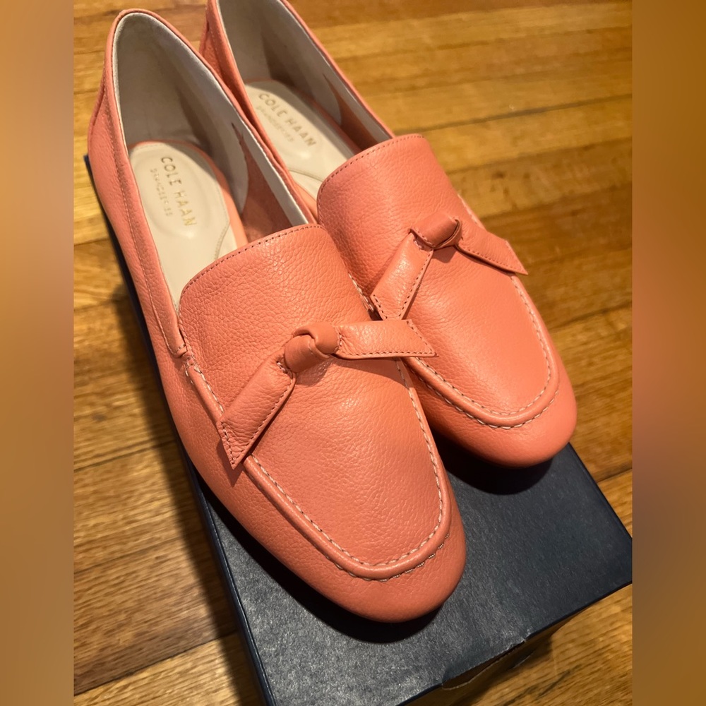 Cole Haan Caddie Bow Loafer size 8, color Coral